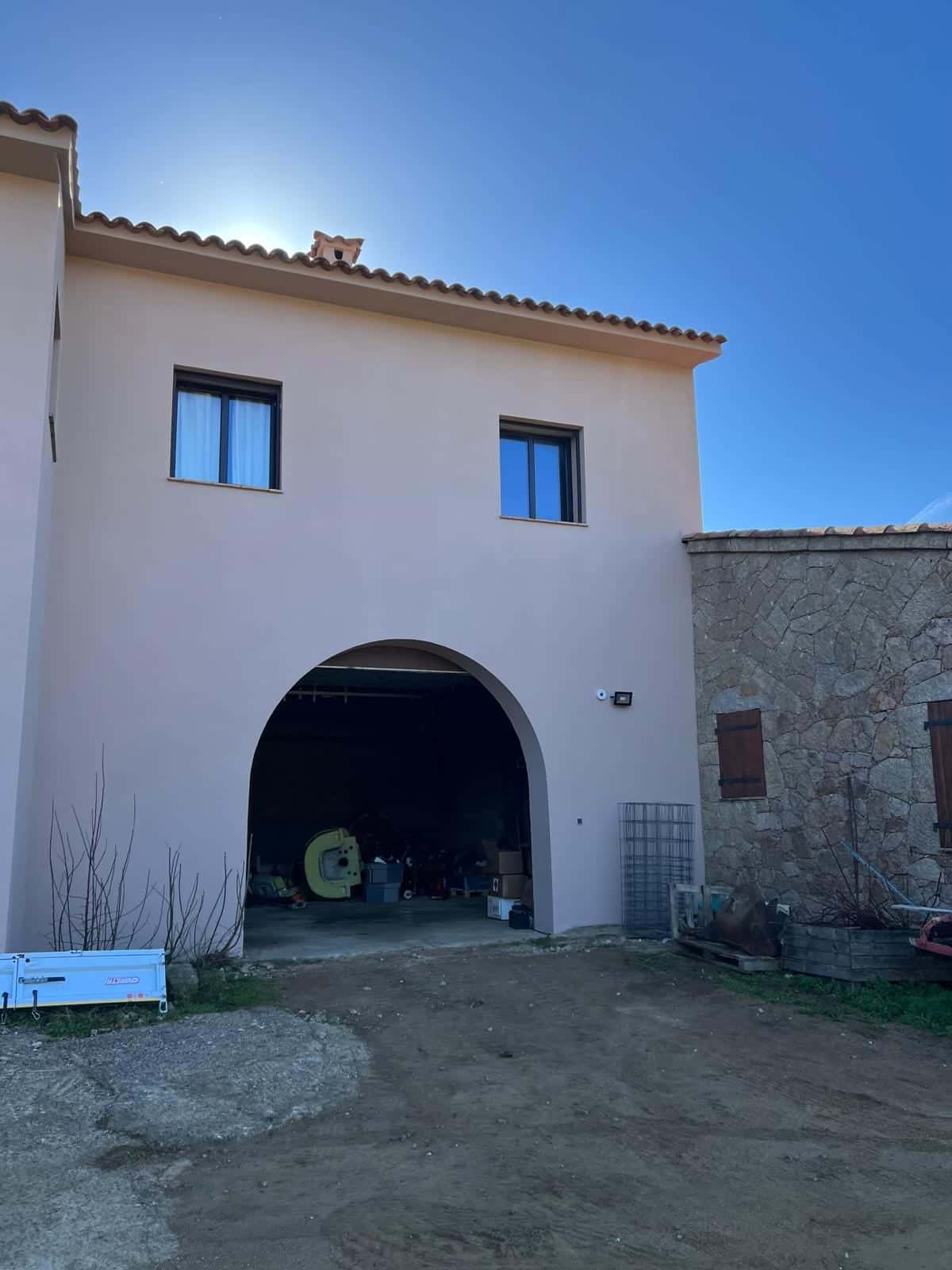 La même façade entièrement repeinte