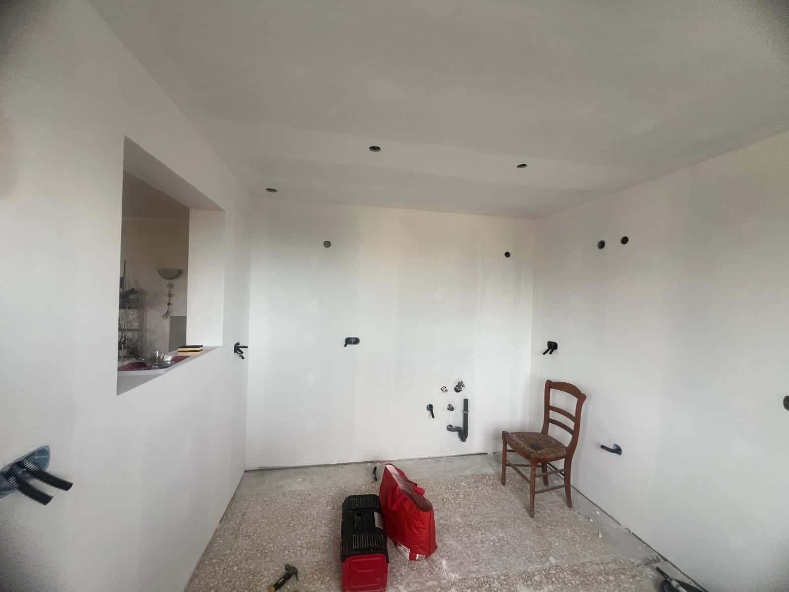 Cuisine en travaux, sol d’origine