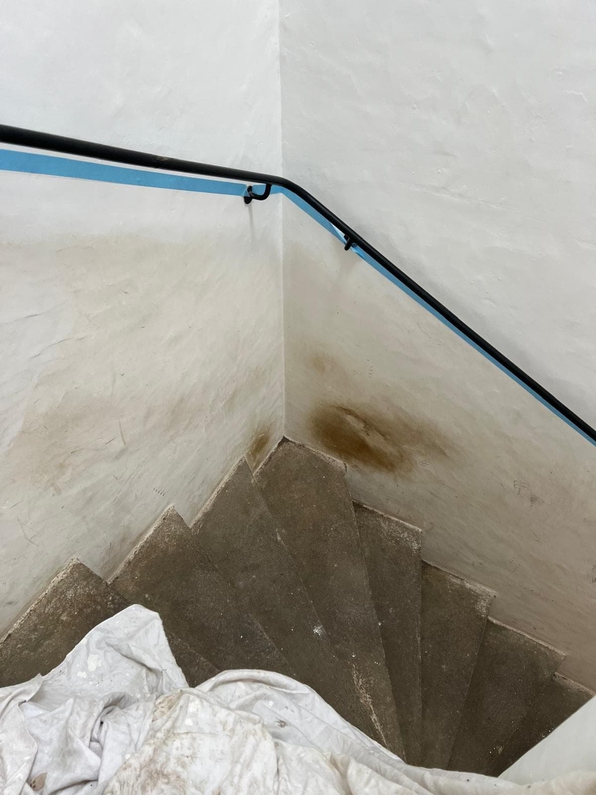 Cage d’escalier tachée