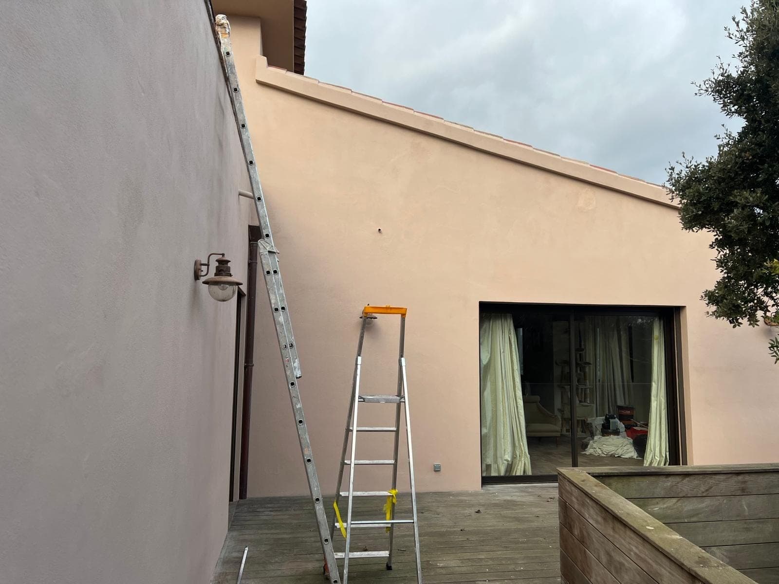 Le même mur repeint