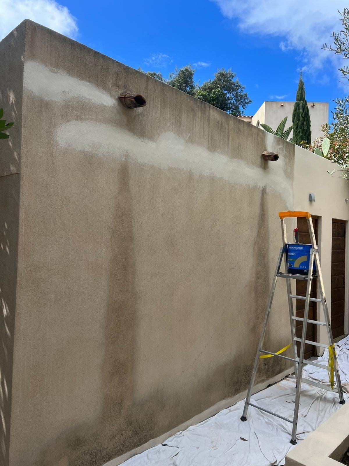 Mur extérieur taché pendant les travaux