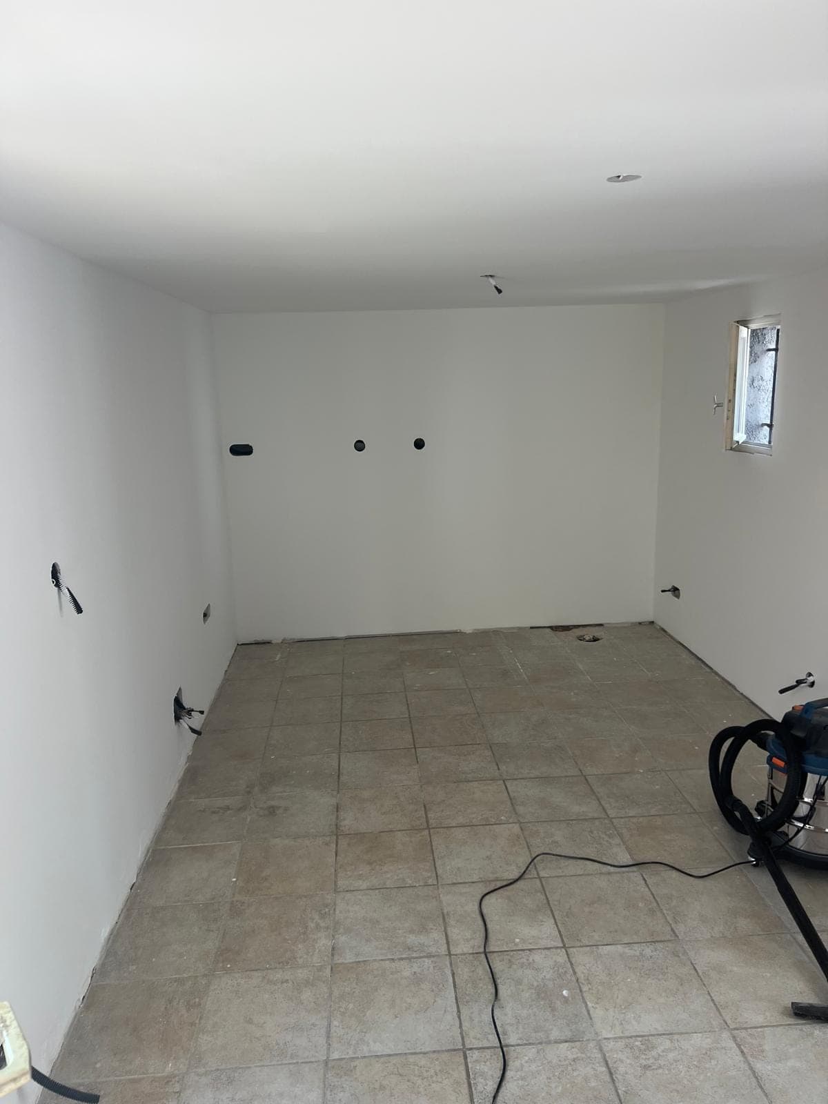 Chambre avec ancien carrelage
