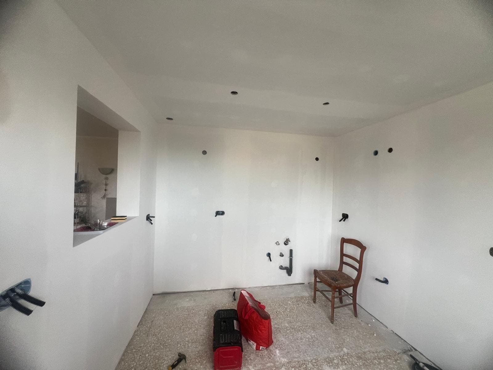 Cuisine en travaux, sol d’origine